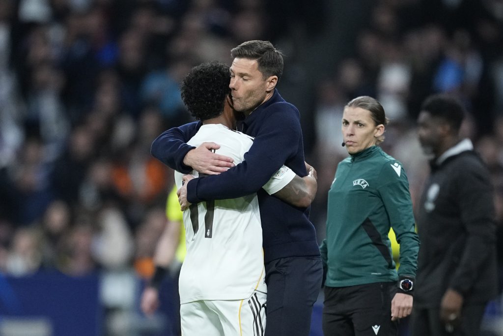 ريال مدريد يحلل الأزمة.. ألونسو لم يستنفذ فرصه بعد