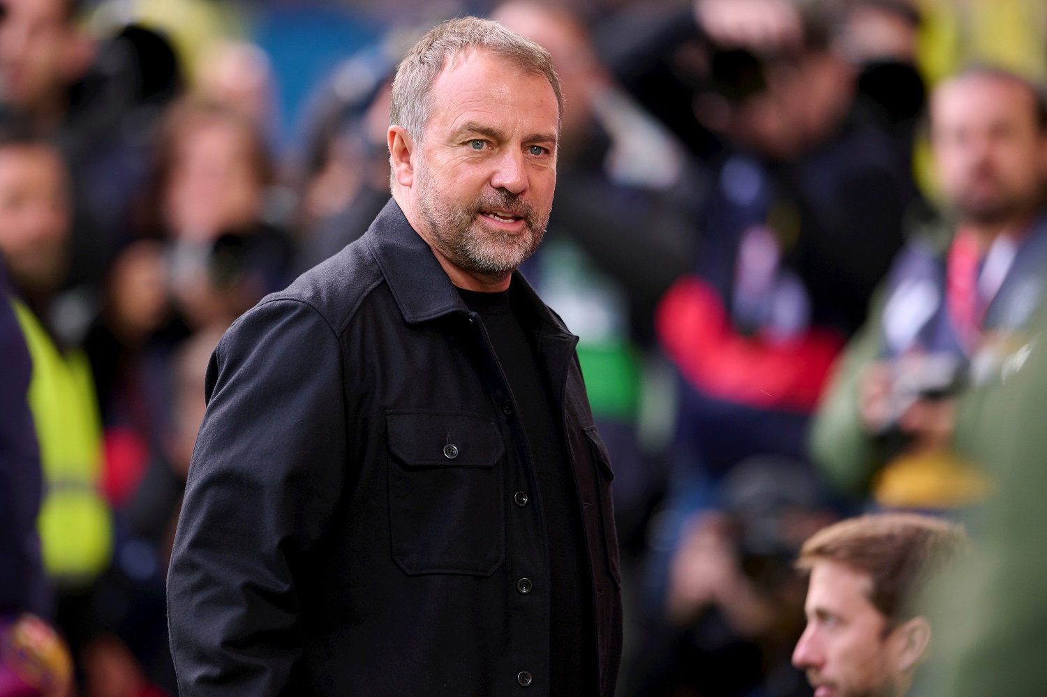 فليك يعلق على إصابة كوندي ويوضح موقف برشلونة من ميركاتو يناير