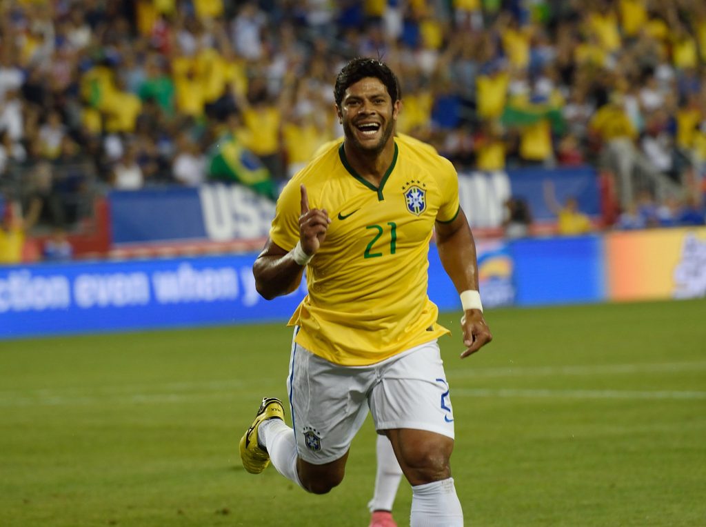 أيقونة البرازيل السابق يسجل هدفًا من 40 ياردة في عمر الـ39 (فيديو)