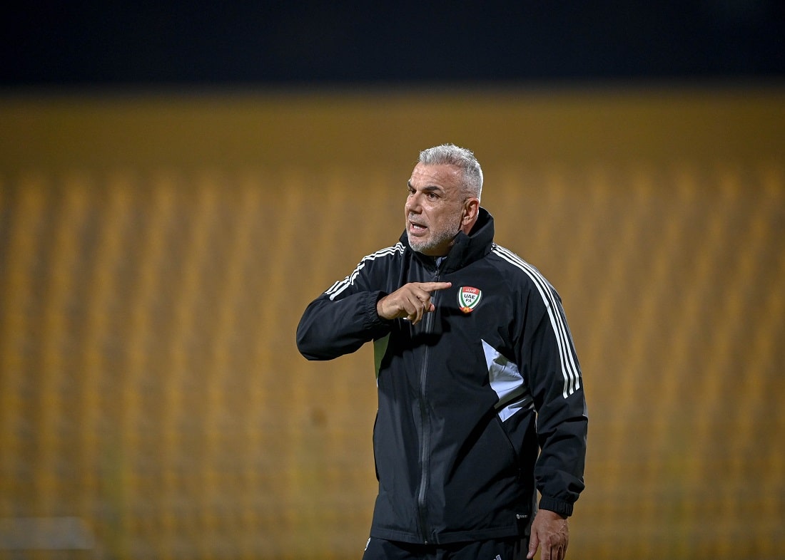 شاهد.. كيف جاءت ردة فعل كوزمين بعد هدف الإمارات ضد الجزائر؟