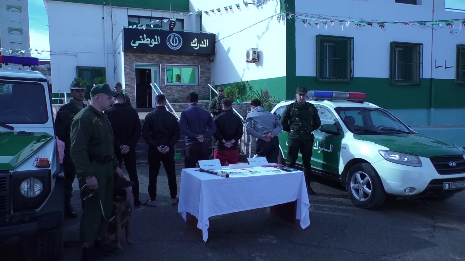 الإطاحة بعصابة تحجز الأشخاص وتعتدي عليهم بالضرب مع التهديد بسلاح أبيض