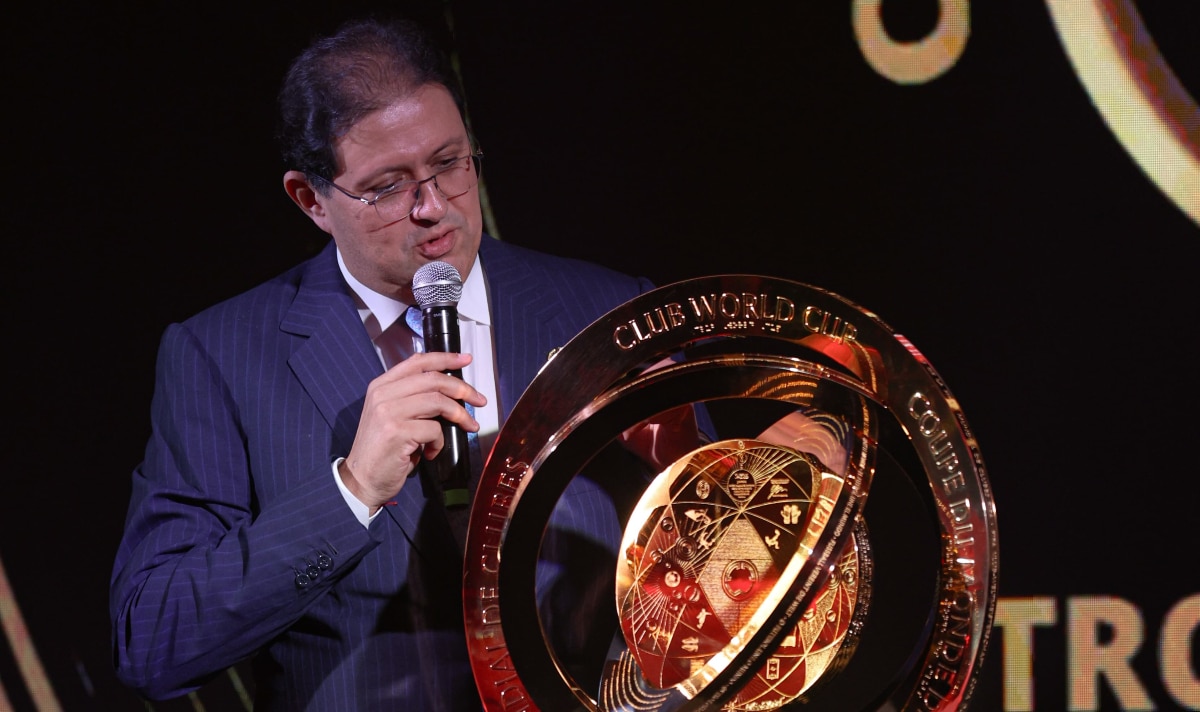 هشام أيت منا يضع حدًا لأزمة الوداد ويترأس الشركة الرياضية