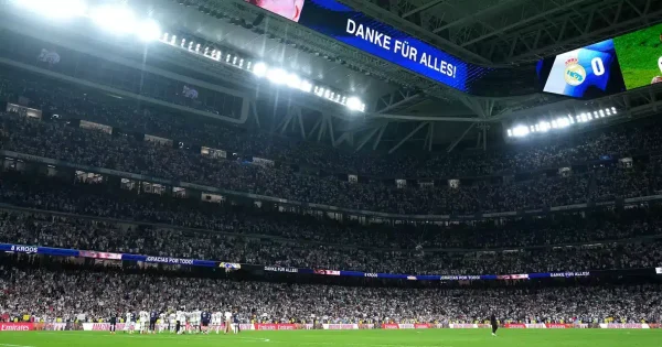 فضيحة تطول أسطورة ريال مدريد.. طلب صور غير لائقة من نجمة شهيرة!