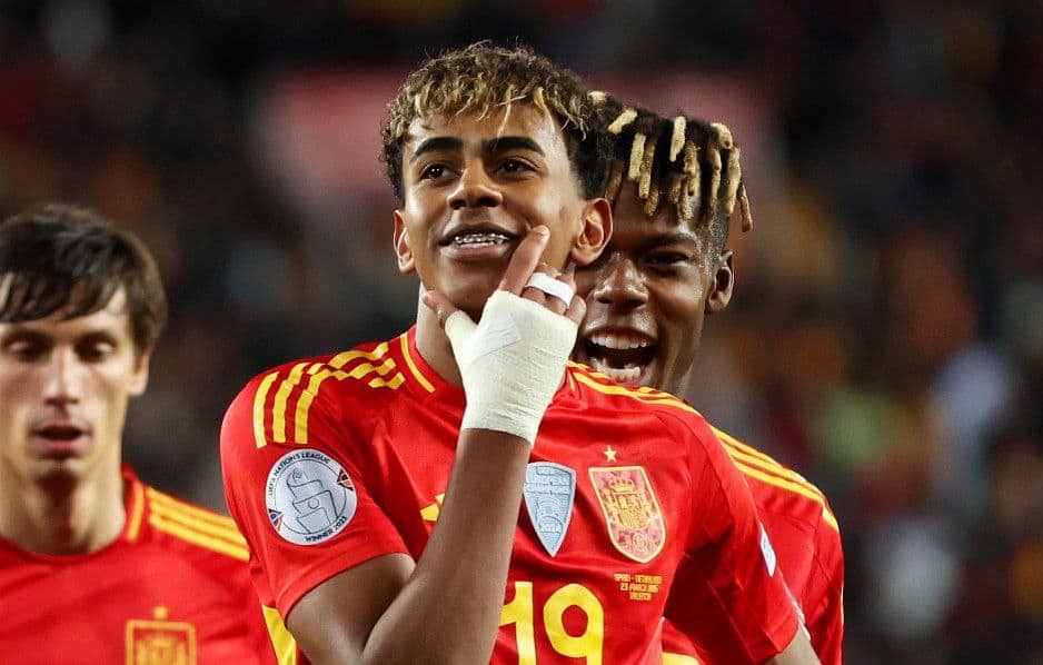 لماذا يضع لامين يامال علم المغرب وغينيا على حذائه رغم لعبه لإسبانيا؟