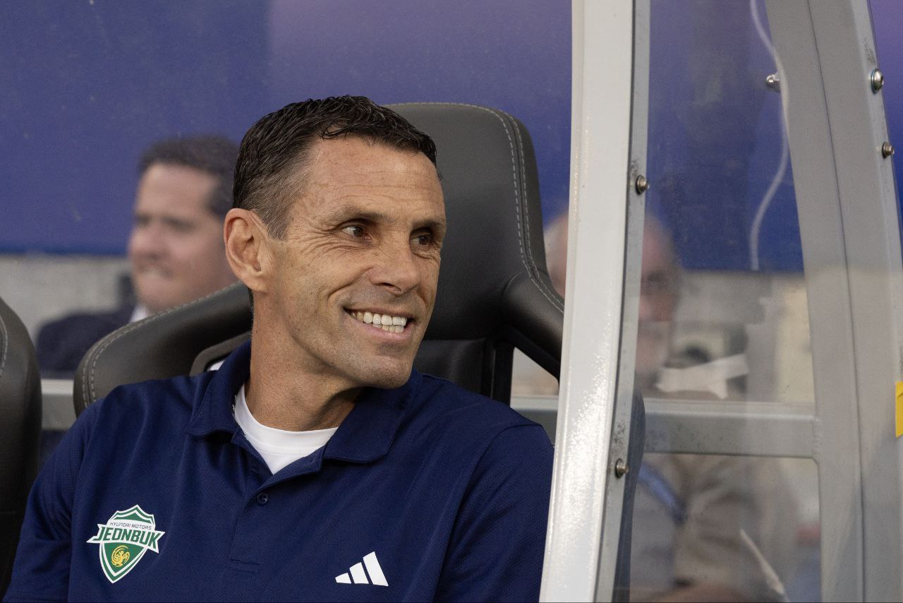 بسبب الظلم.. مدرب فريق كوري يتضامن مع مساعده ويستقيل رغم تحقيقه الألقاب!