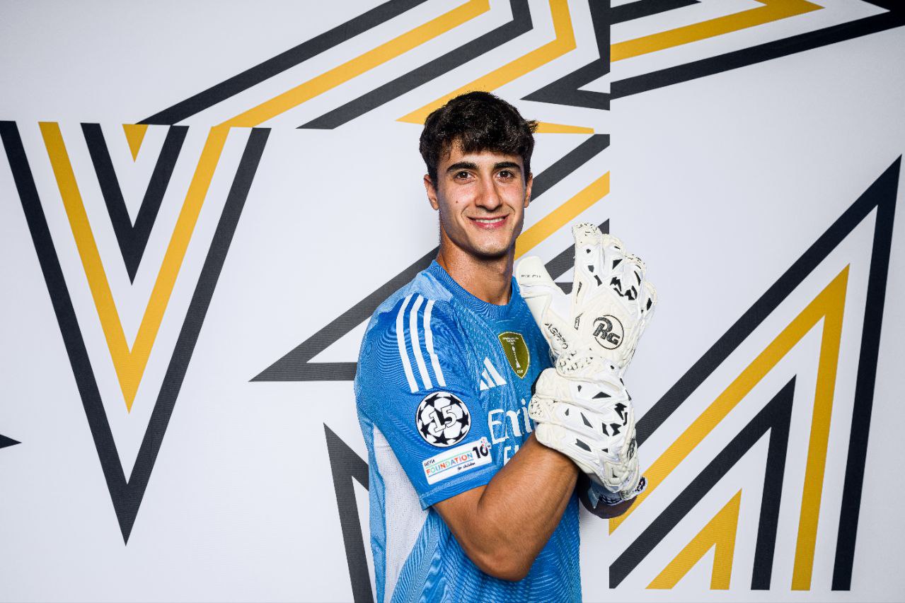 من هو خافي نافارو.. الذي يُخبئ مستقبل حراسة ريال مدريد بين قفازاته ؟