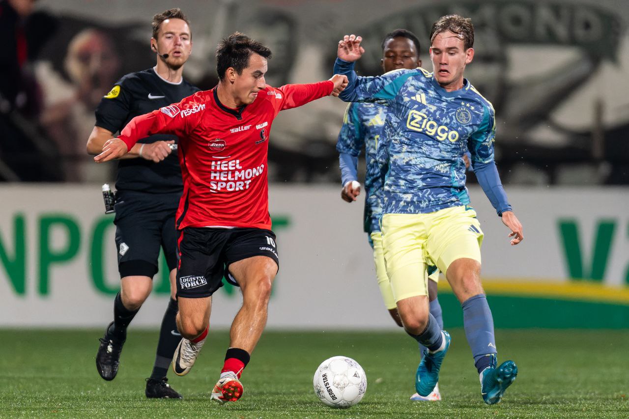 بعد وفاة حبيبته.. أياكس يواسي مارك فيركويل بلقطة إنسانية